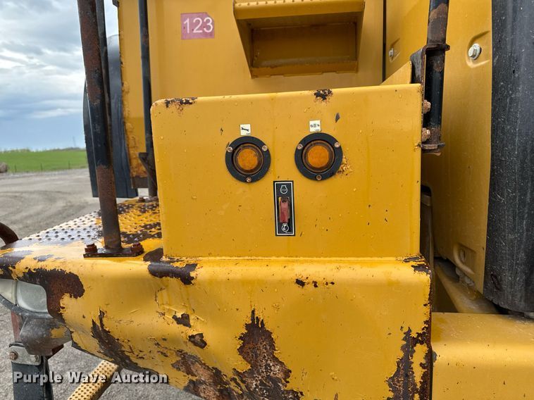 image for item DT0742 2010 Caterpillar 770 haul truck