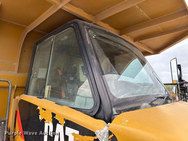 image for item DT0742 2010 Caterpillar 770 haul truck