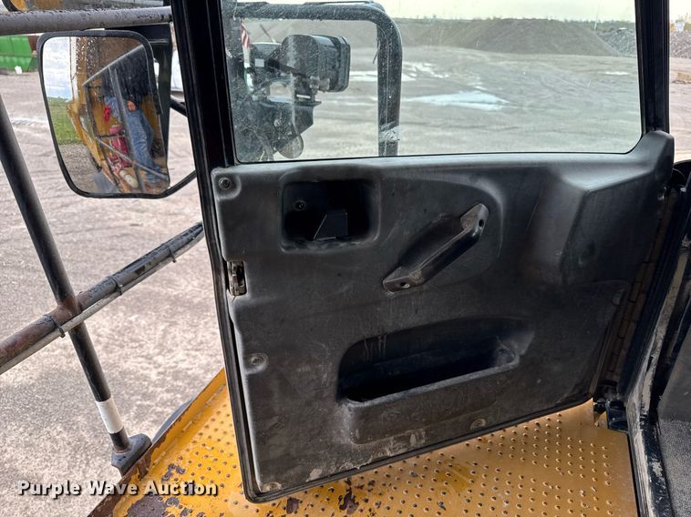 image for item DT0742 2010 Caterpillar 770 haul truck