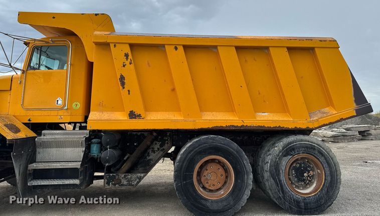 image for item DT0743 1999 Kenworth 540 haul truck