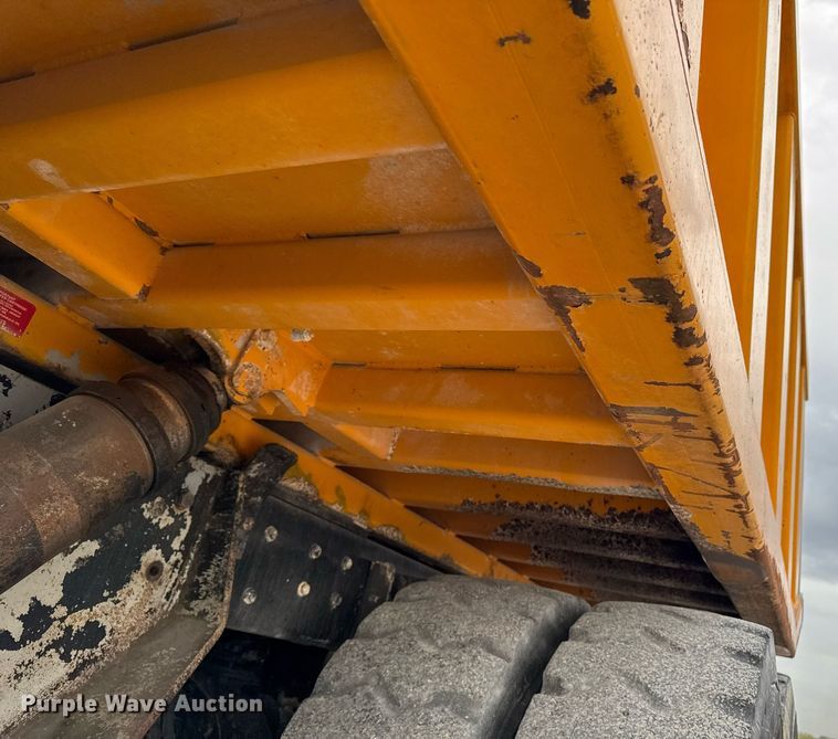 image for item DT0743 1999 Kenworth 540 haul truck