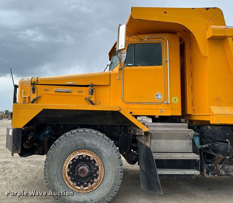 image for item DT0743 1999 Kenworth 540 haul truck