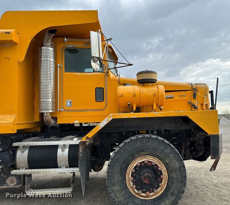 image for item DT0743 1999 Kenworth 540 haul truck