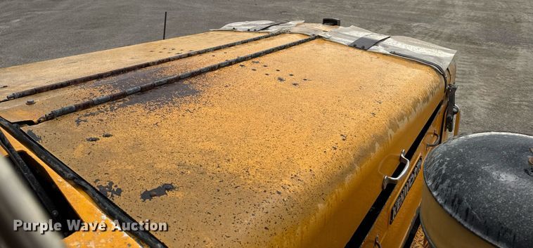 image for item DT0743 1999 Kenworth 540 haul truck