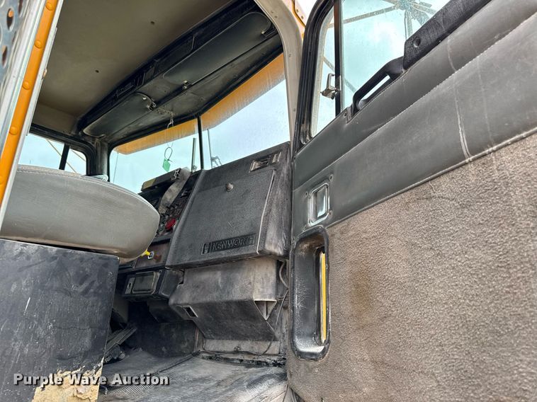 image for item DT0743 1999 Kenworth 540 haul truck