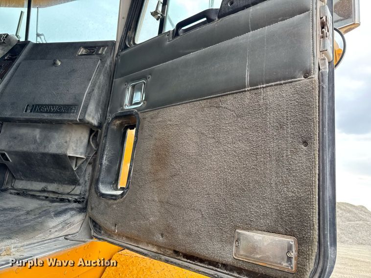 image for item DT0743 1999 Kenworth 540 haul truck