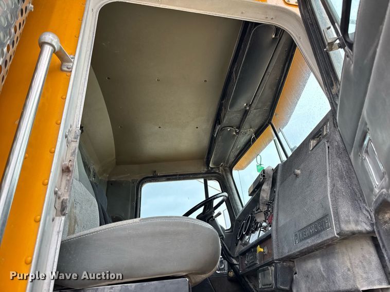 image for item DT0743 1999 Kenworth 540 haul truck