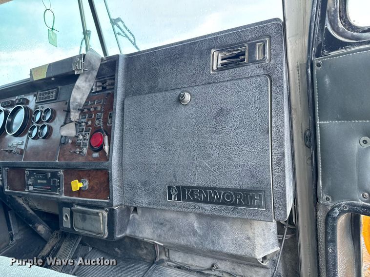 image for item DT0743 1999 Kenworth 540 haul truck