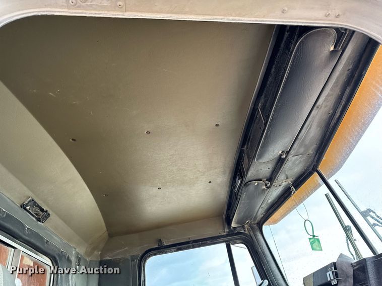 image for item DT0743 1999 Kenworth 540 haul truck