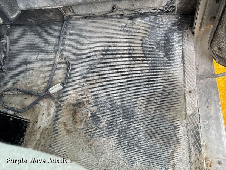 image for item DT0743 1999 Kenworth 540 haul truck