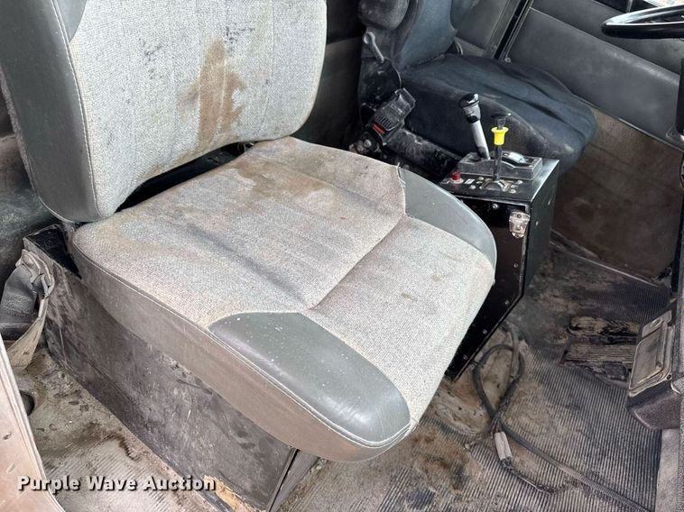 image for item DT0743 1999 Kenworth 540 haul truck