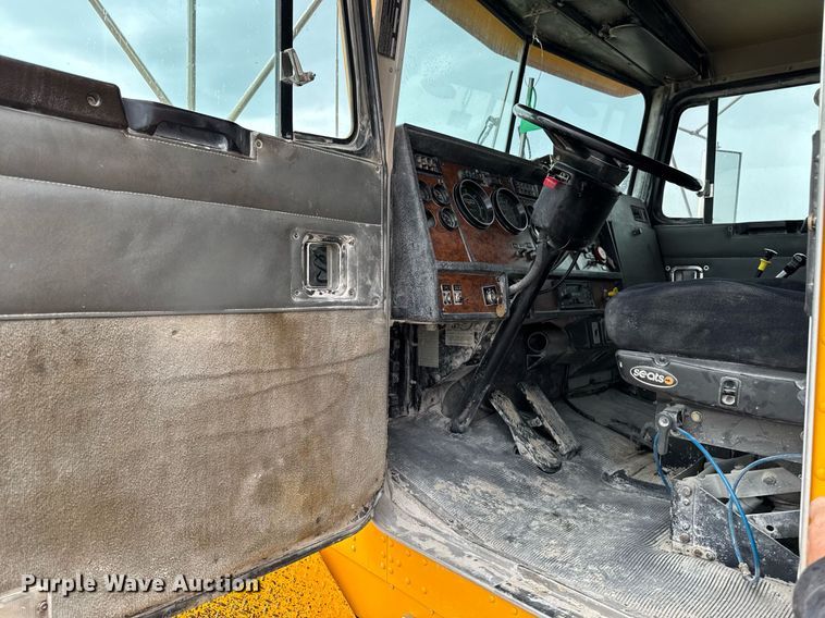 image for item DT0743 1999 Kenworth 540 haul truck