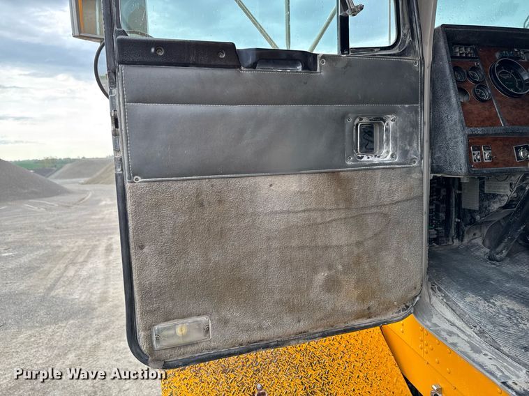 image for item DT0743 1999 Kenworth 540 haul truck