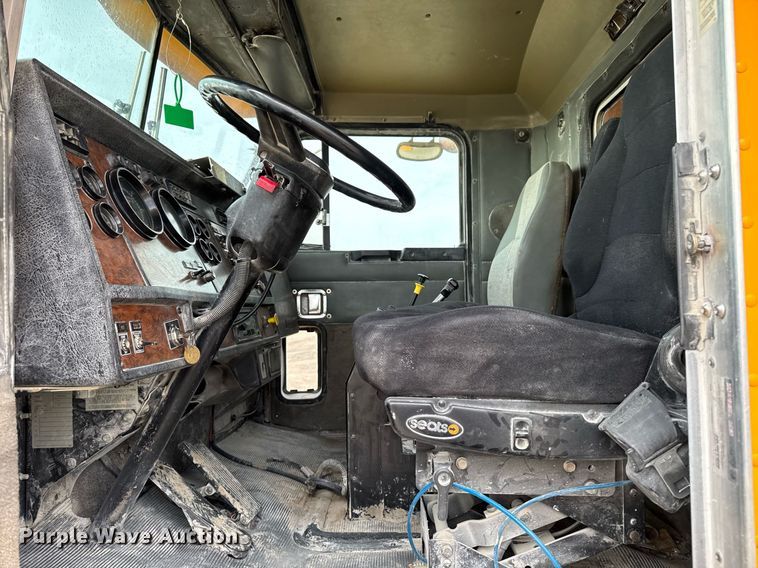 image for item DT0743 1999 Kenworth 540 haul truck