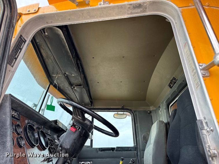 image for item DT0743 1999 Kenworth 540 haul truck