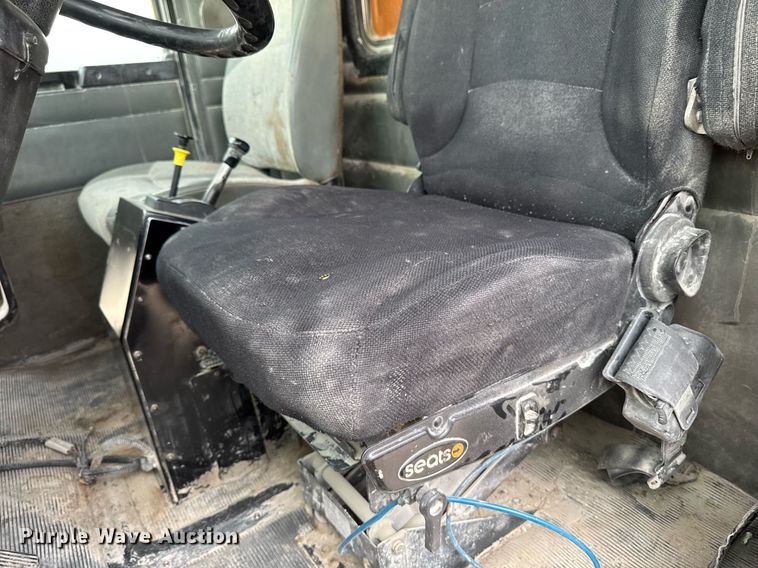 image for item DT0743 1999 Kenworth 540 haul truck