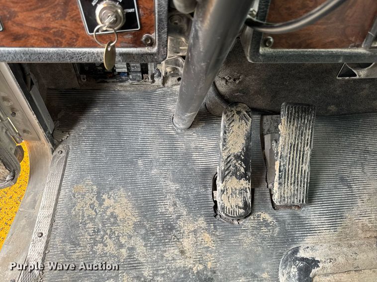 image for item DT0743 1999 Kenworth 540 haul truck