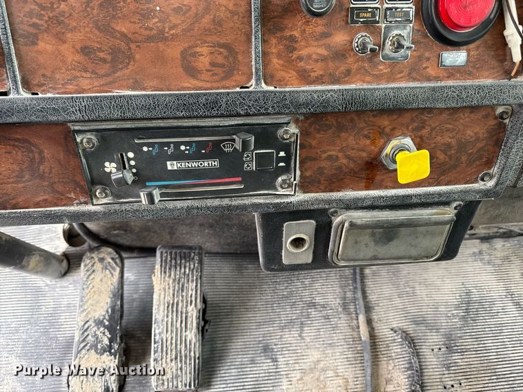 image for item DT0743 1999 Kenworth 540 haul truck