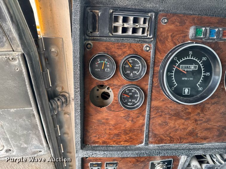 image for item DT0743 1999 Kenworth 540 haul truck