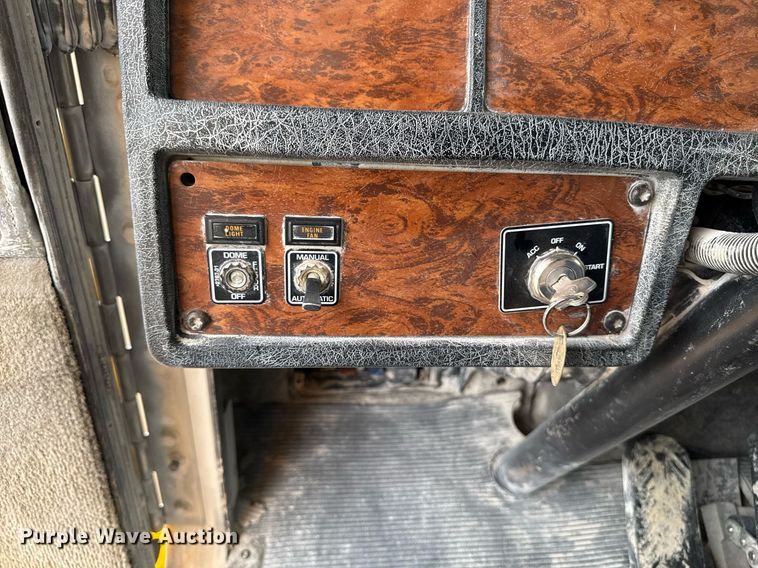 image for item DT0743 1999 Kenworth 540 haul truck