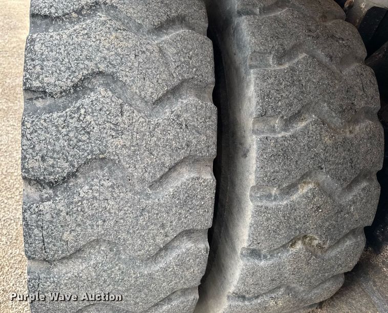 image for item DT0743 1999 Kenworth 540 haul truck