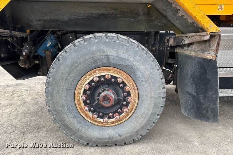 image for item DT0743 1999 Kenworth 540 haul truck