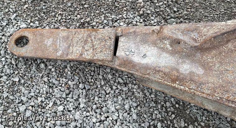 image for item DT0744 Vibrating surge bin