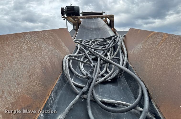 image for item DT0744 Vibrating surge bin