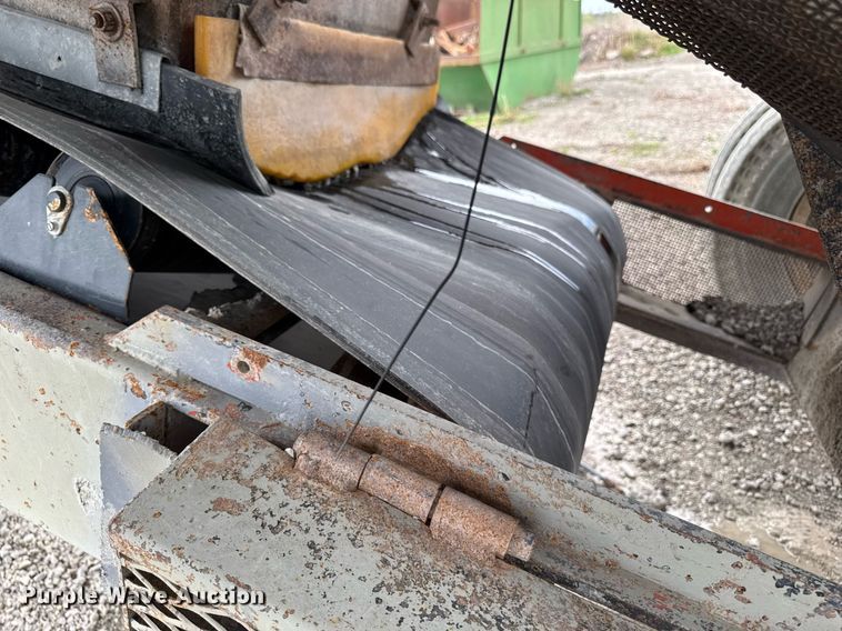 image for item DT0744 Vibrating surge bin