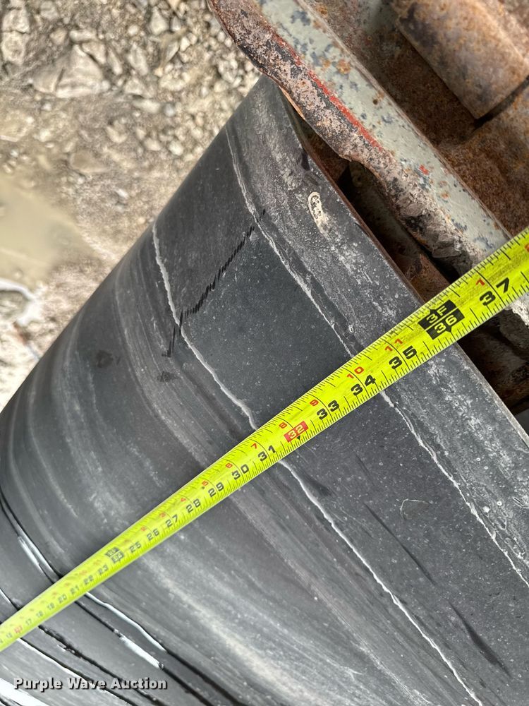 image for item DT0744 Vibrating surge bin