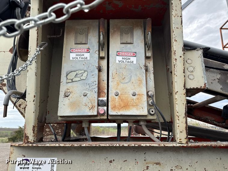 image for item DT0744 Vibrating surge bin