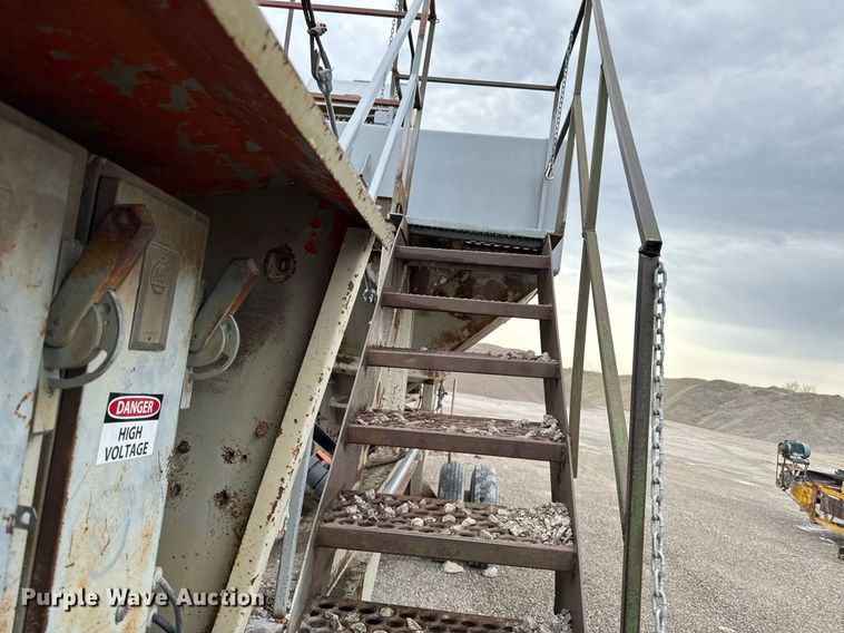 image for item DT0744 Vibrating surge bin