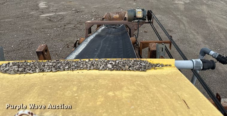 image for item DT0744 Vibrating surge bin