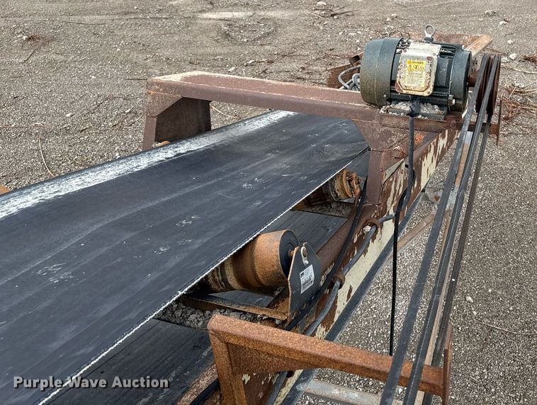 image for item DT0744 Vibrating surge bin