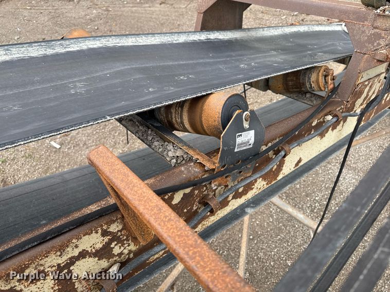 image for item DT0744 Vibrating surge bin