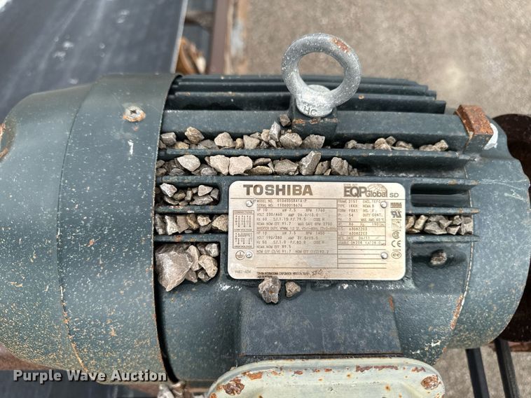 image for item DT0744 Vibrating surge bin