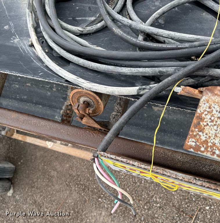 image for item DT0744 Vibrating surge bin