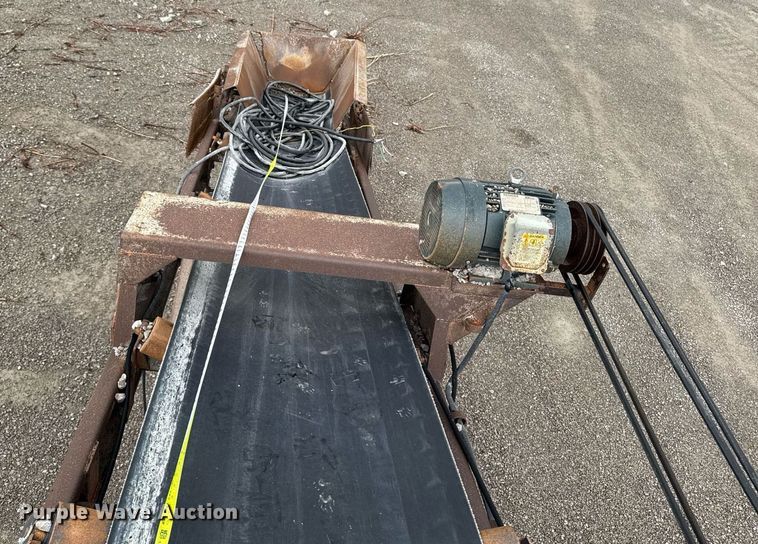 image for item DT0744 Vibrating surge bin