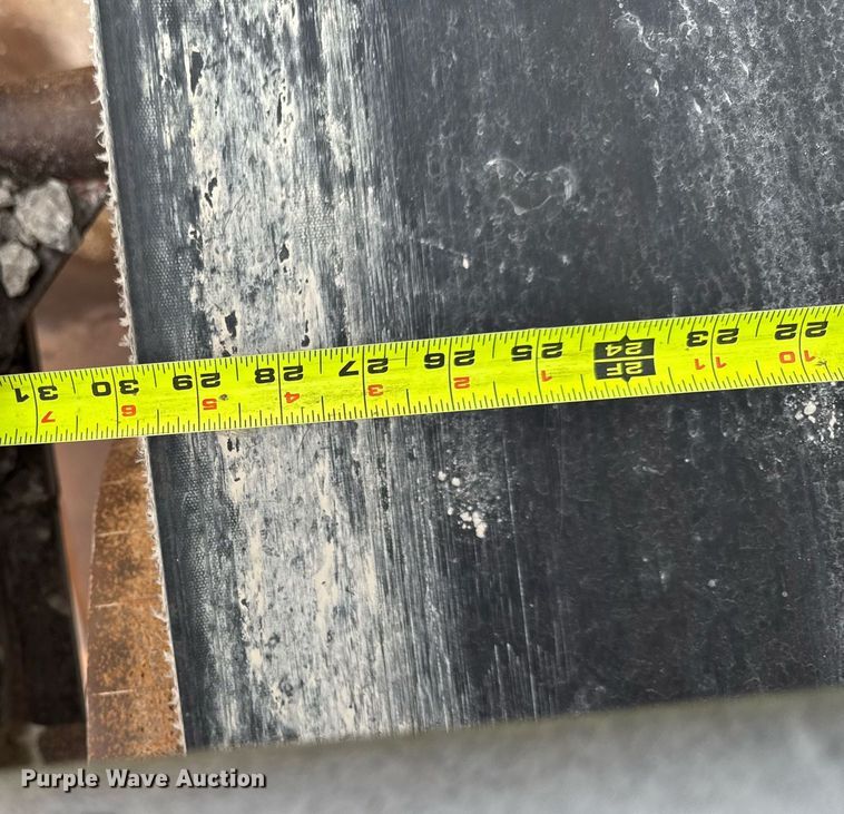 image for item DT0744 Vibrating surge bin