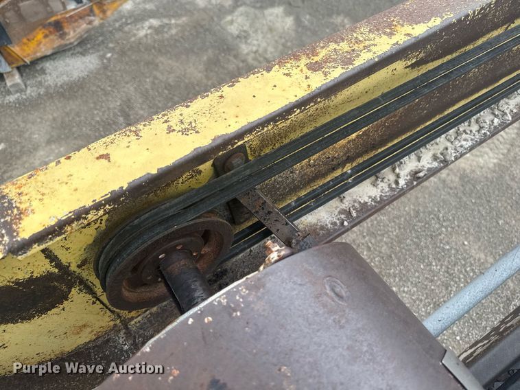 image for item DT0744 Vibrating surge bin