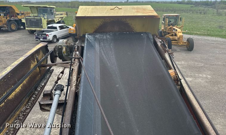 image for item DT0744 Vibrating surge bin