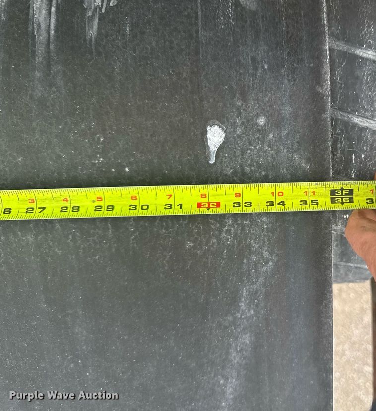 image for item DT0744 Vibrating surge bin