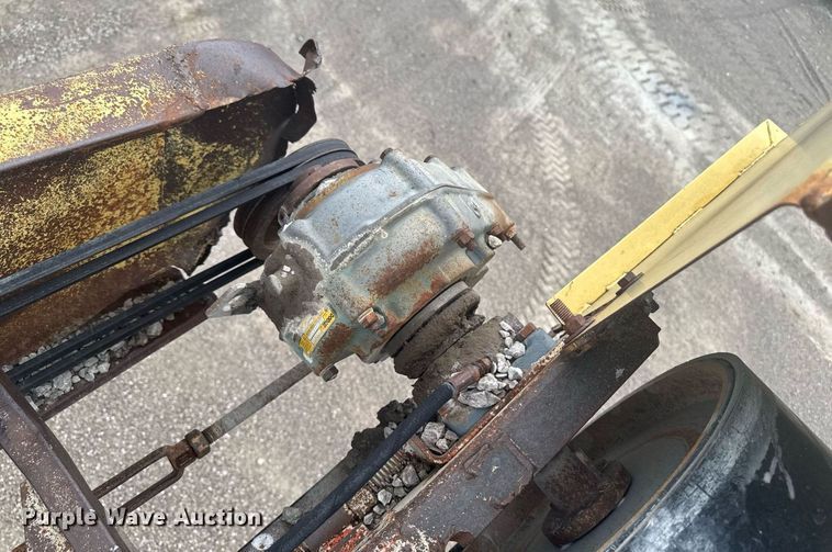 image for item DT0744 Vibrating surge bin