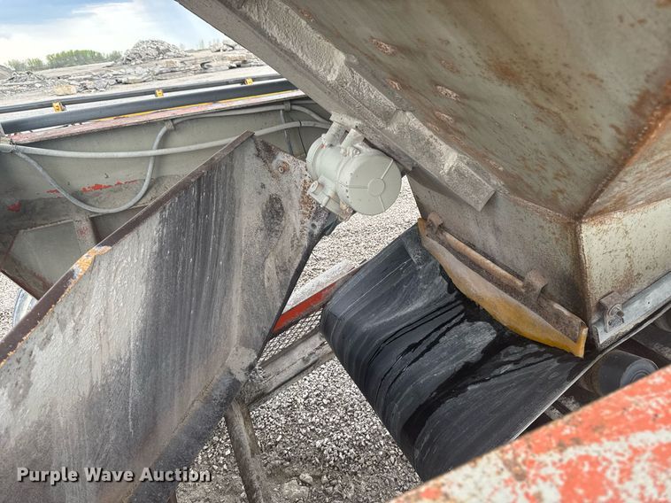 image for item DT0744 Vibrating surge bin