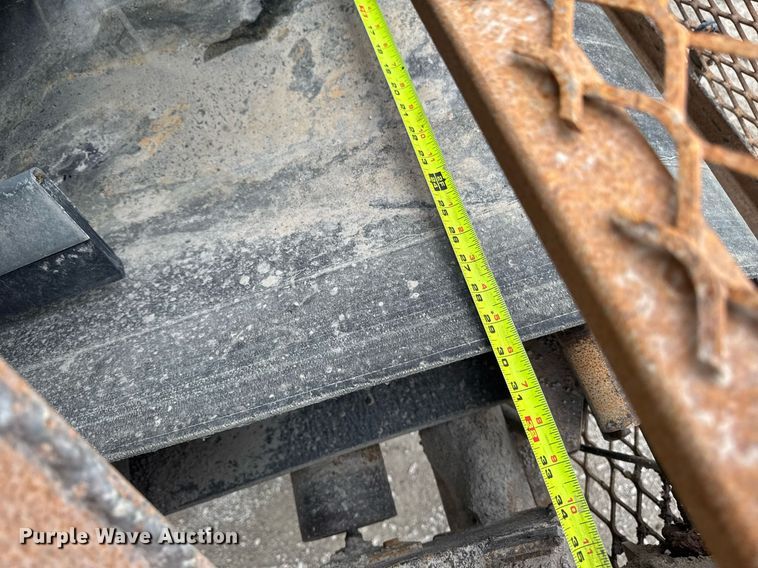 image for item DT0746 Cedarapids FSG6203-32 screed