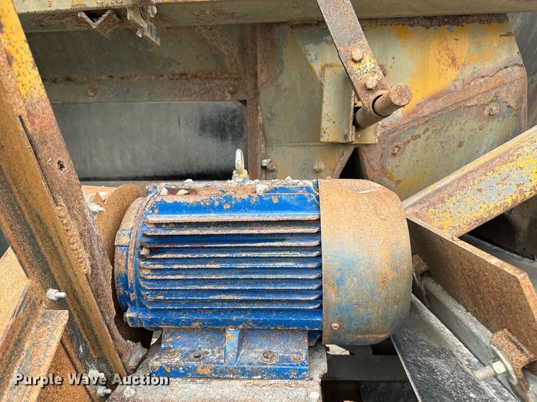 image for item DT0746 Cedarapids FSG6203-32 screed