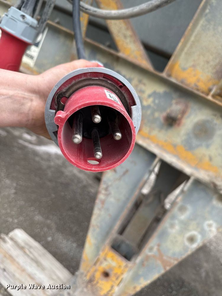 image for item DT0746 Cedarapids FSG6203-32 screed