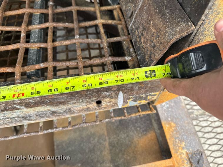 image for item DT0746 Cedarapids FSG6203-32 screed