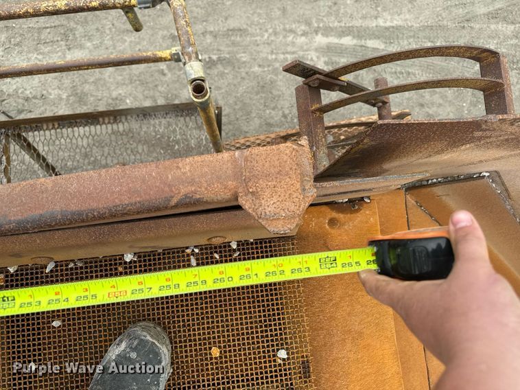 image for item DT0746 Cedarapids FSG6203-32 screed