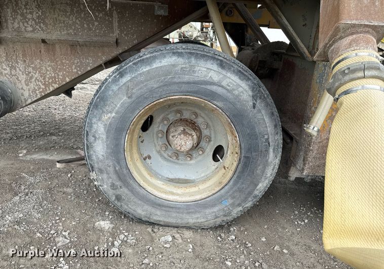 image for item DT0746 Cedarapids FSG6203-32 screed